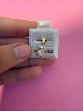 10k gold pendant